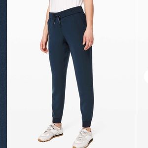Lululemon on the fly joggers